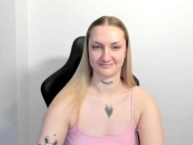 AlexaKisses webcam