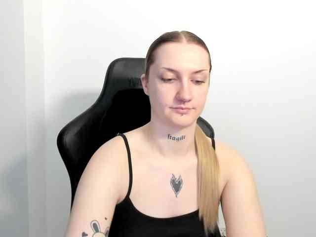 AlexaKisses