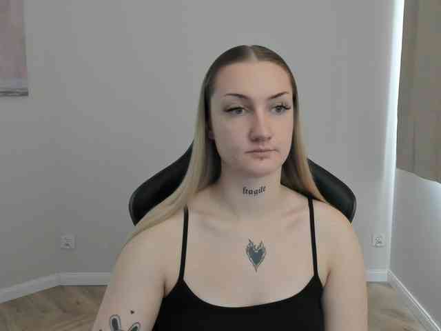 AlexaKisses webcam