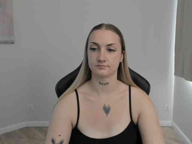 AlexaKisses webcam