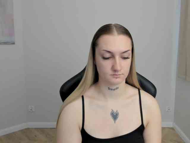 AlexaKisses