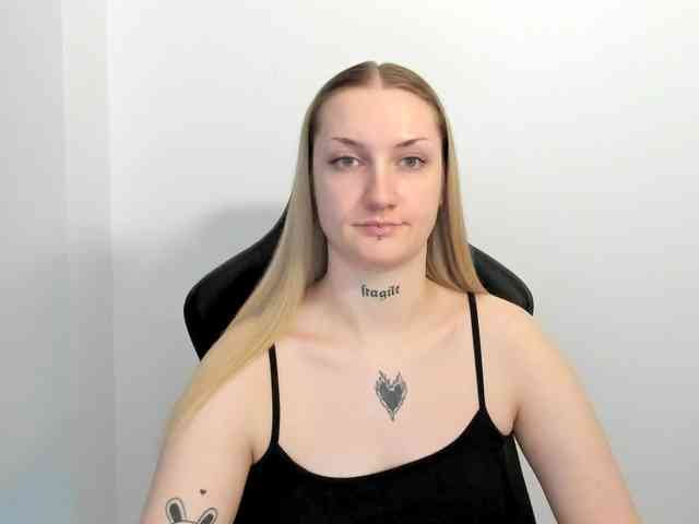 Model: AlexaKisses