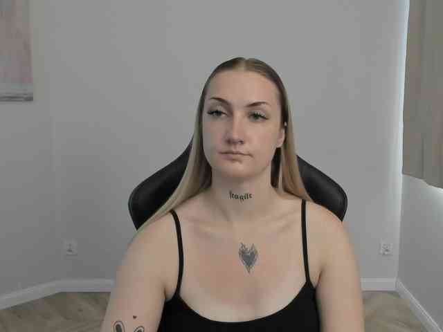 alexakisses's live room