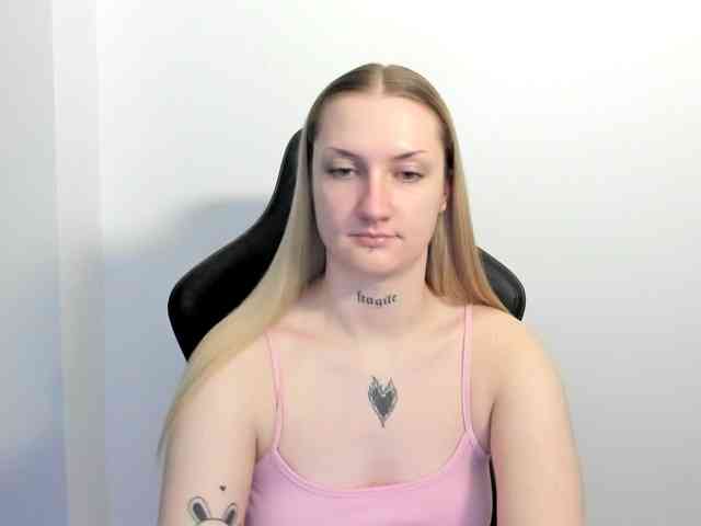 AlexaKisses webcam