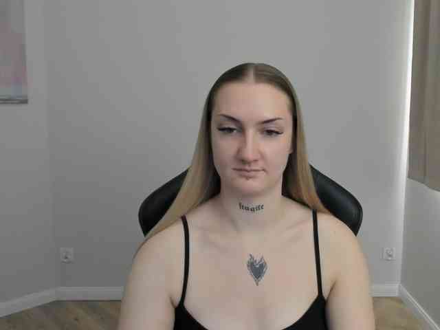 AlexaKisses webcam