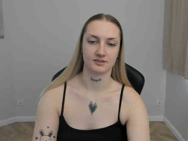 AlexaKisses webcam