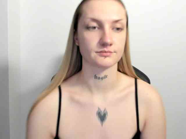 AlexaKisses webcam