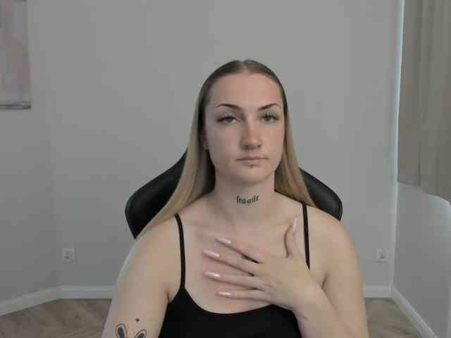 AlexaKisses webcam