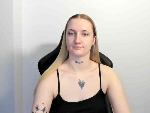 AlexaKisses webcam