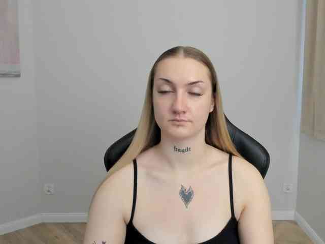 AlexaKisses
