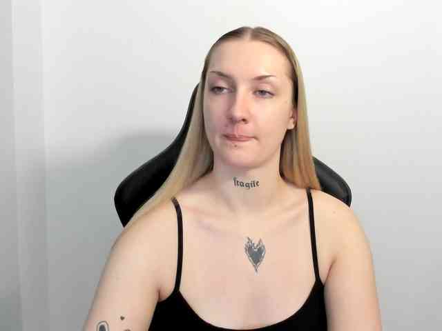 AlexaKisses webcam