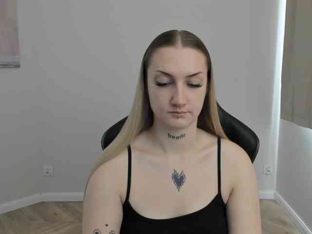 AlexaKisses webcam