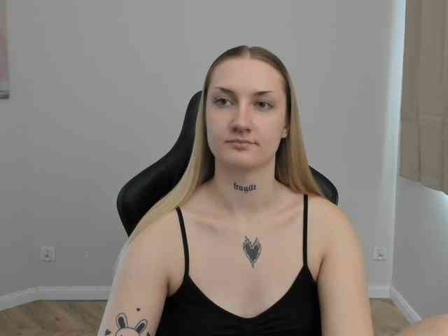 AlexaKisses webcam