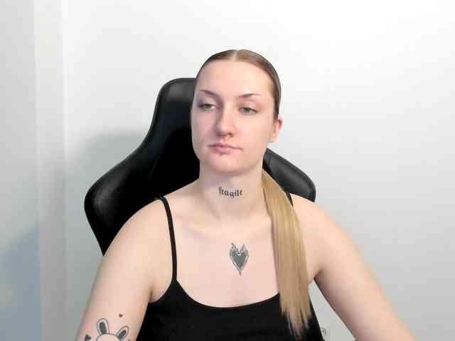 AlexaKisses webcam