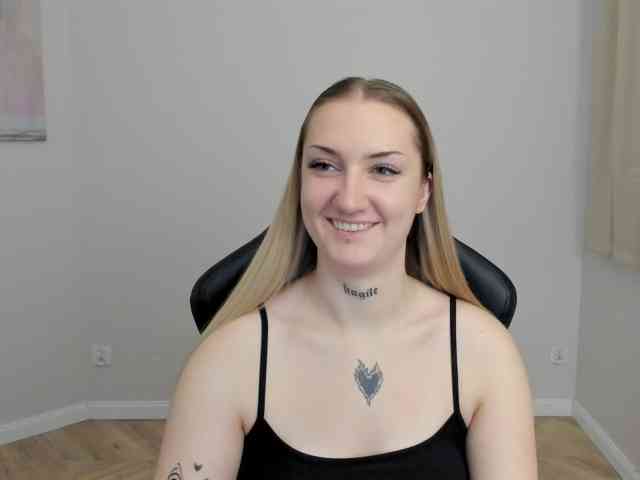 AlexaKisses webcam