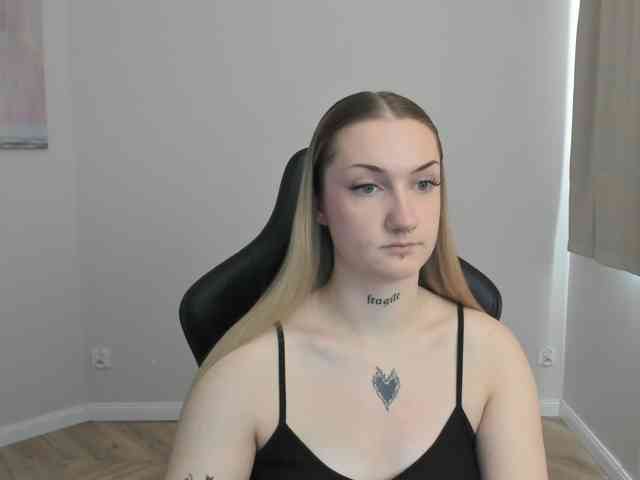 AlexaKisses