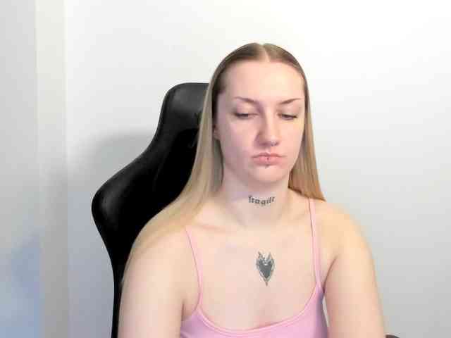 AlexaKisses webcam