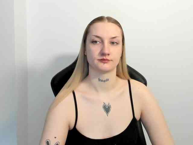 AlexaKisses webcam