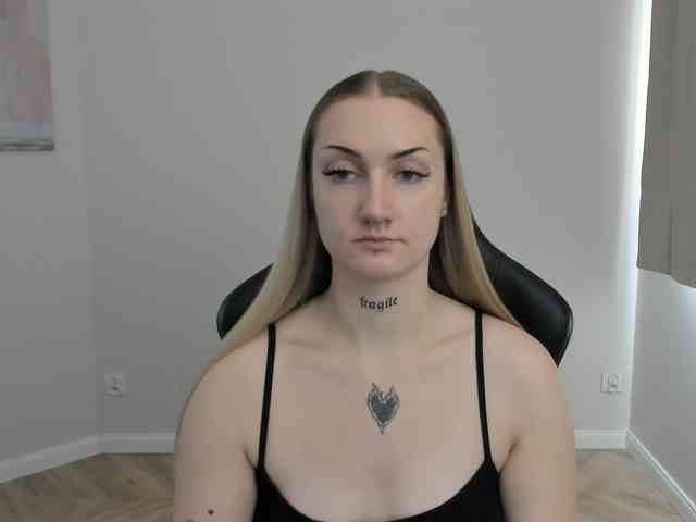 AlexaKisses webcam