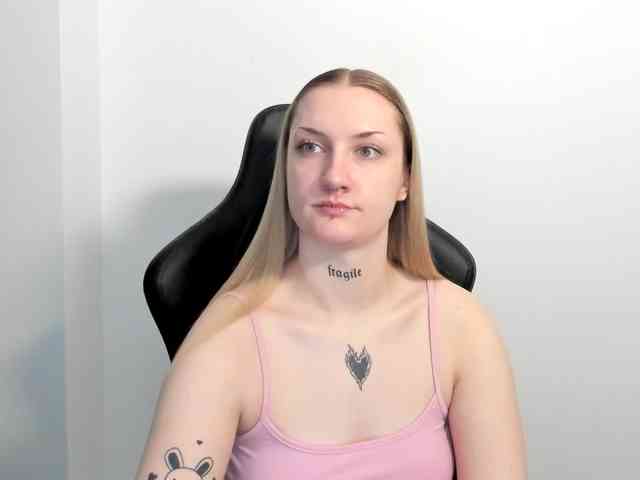 AlexaKisses