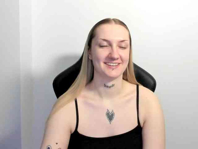 AlexaKisses webcam