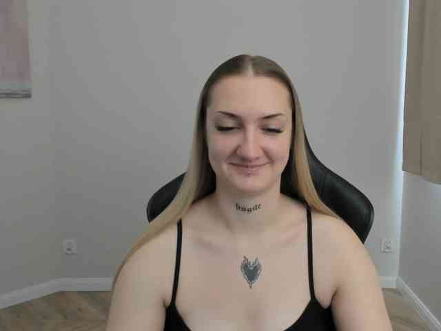 AlexaKisses webcam