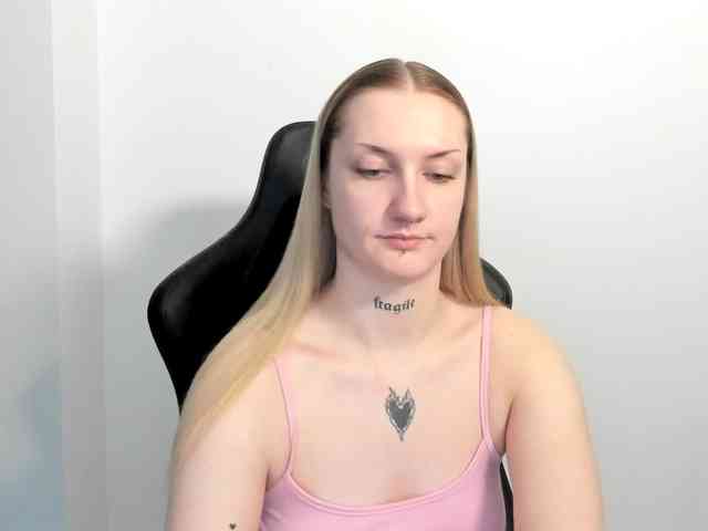 AlexaKisses webcam