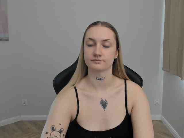 AlexaKisses webcam
