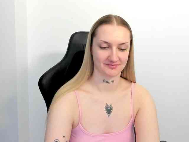 AlexaKisses webcam
