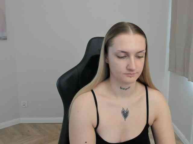 AlexaKisses webcam