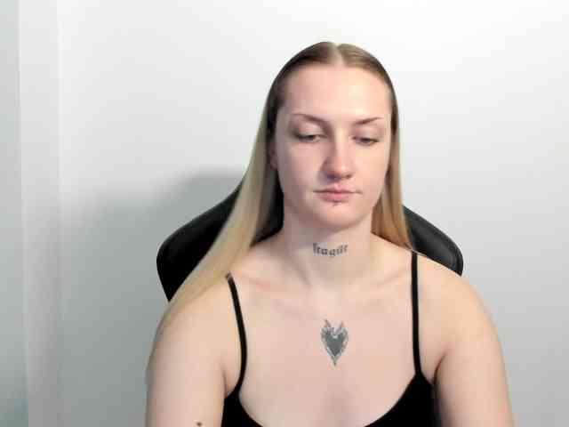 AlexaKisses webcam