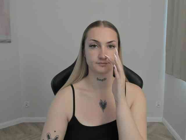 AlexaKisses webcam