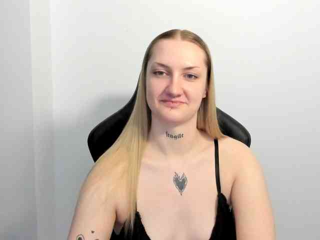 AlexaKisses webcam