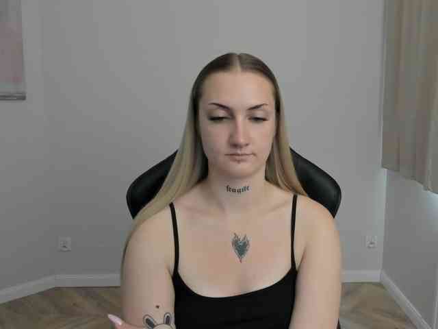 AlexaKisses webcam