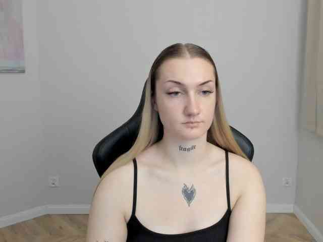 AlexaKisses