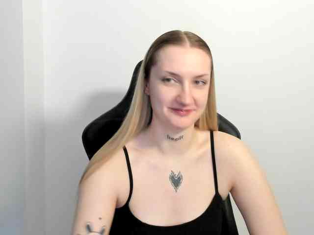AlexaKisses webcam