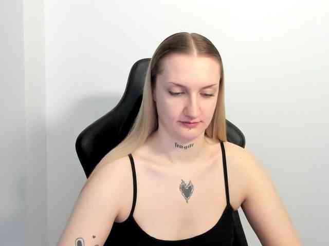 AlexaKisses webcam