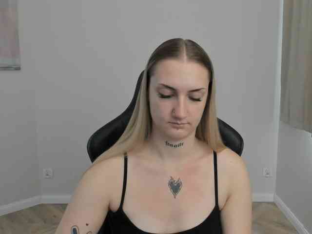 AlexaKisses webcam