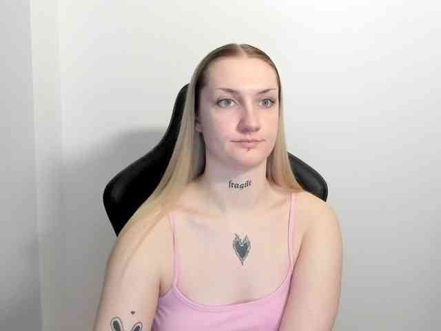 AlexaKisses