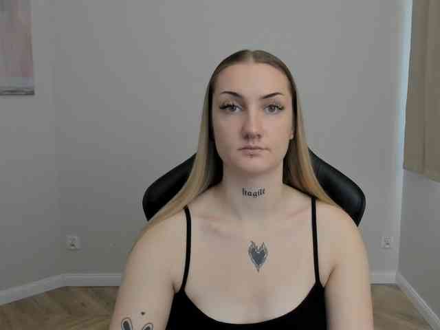 AlexaKisses webcam