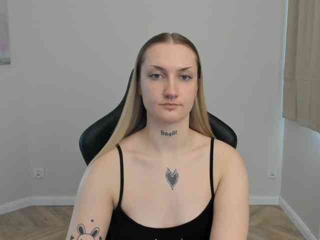 AlexaKisses webcam