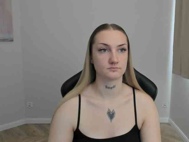 AlexaKisses webcam
