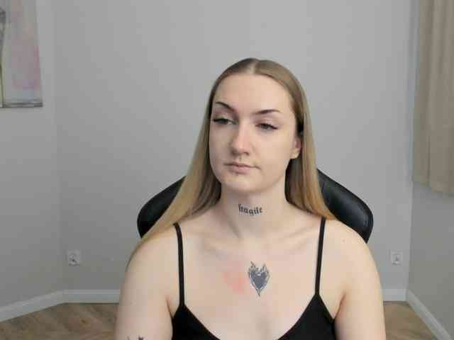 AlexaKisses webcam
