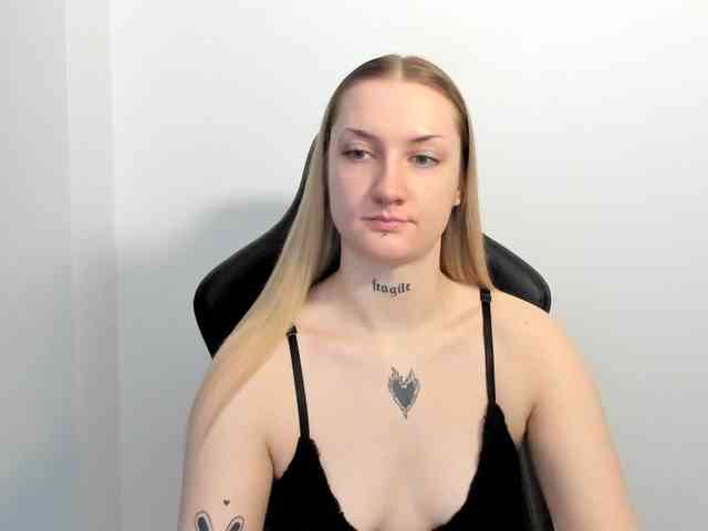 AlexaKisses