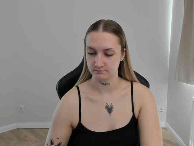 AlexaKisses webcam