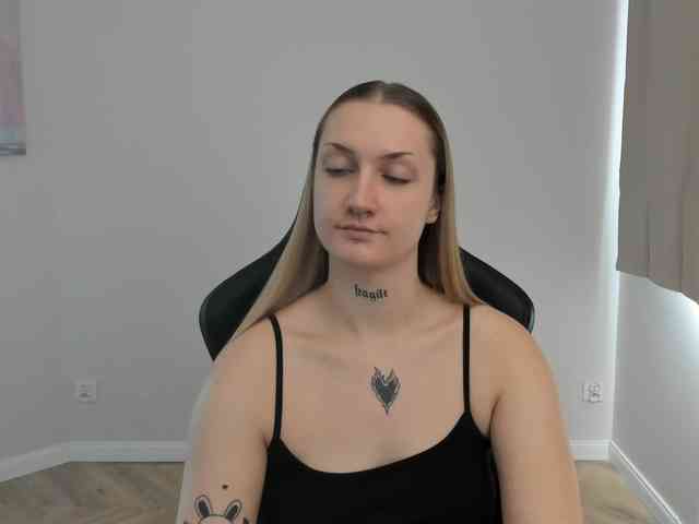 AlexaKisses webcam