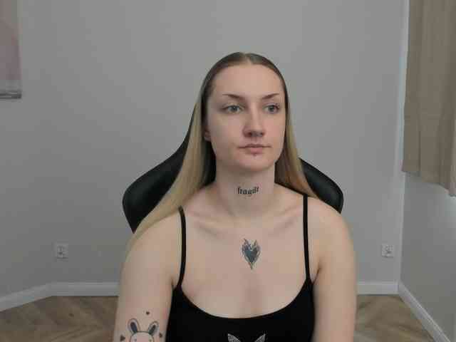 AlexaKisses webcam