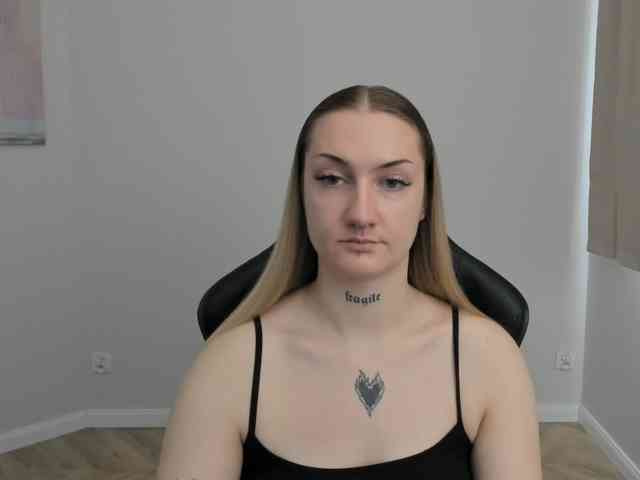 AlexaKisses