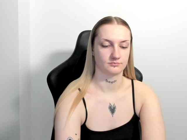AlexaKisses webcam