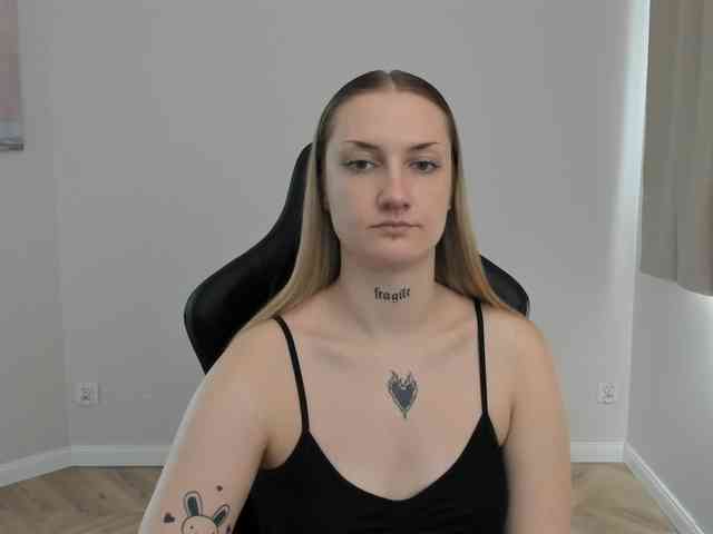 AlexaKisses webcam